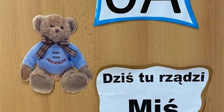 Powiększ grafikę: dzien-pluszowego-misia-w-naszej-szkole-227244.jpg