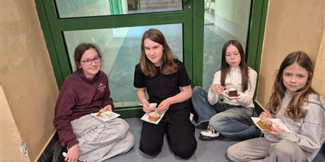 Powiększ grafikę: kiermasz-wielkanocny-684322.jpg