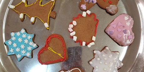 Powiększ grafikę: malowanie-piernikow-w-klasie-v-b-145884.jpg