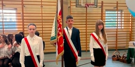 Powiększ grafikę: pozegnanie-absolwentow-rocznik-2025-2026-705021.jpg