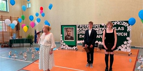 Powiększ grafikę: pozegnanie-absolwentow-rocznik-2025-2026-705022.jpg