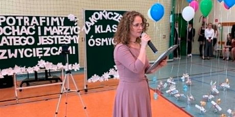 Powiększ grafikę: pozegnanie-absolwentow-rocznik-2025-2026-705025.jpg