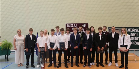 Powiększ grafikę: pozegnanie-klas-8-631206.jpg