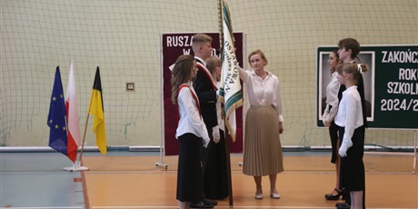 Powiększ grafikę: pozegnanie-klas-8-631211.jpg
