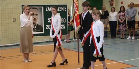 Powiększ grafikę: pozegnanie-klas-8-631212.jpg