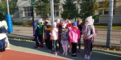 Powiększ grafikę: probna-ewakuacja-w-szkole-szybko-sprawnie-i-przede-wszystkim-bezpiecznie-222445.jpg