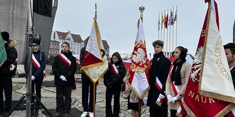 Powiększ grafikę: uroczystosci-pod-pomnikiem-poleglych-stoczniowcow-w-gdansku-665998.jpg