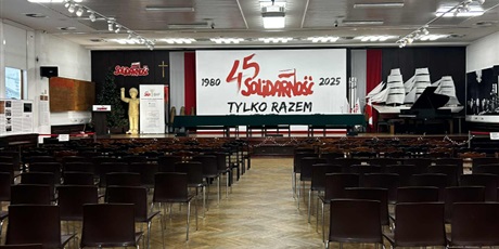 Powiększ grafikę: uroczystosci-pod-pomnikiem-poleglych-stoczniowcow-w-gdansku-666003.jpg