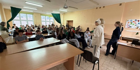 Powiększ grafikę: warsztaty-z-policjantka-662816.jpg