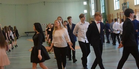 Powiększ grafikę: zakonczenie-roku-szkolnego-2018-2019-dla-klas-3-gimnazjum-i-8-klas-szkoly-podstawowej-80656.jpg