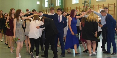 Powiększ grafikę: zakonczenie-roku-szkolnego-2018-2019-dla-klas-3-gimnazjum-i-8-klas-szkoly-podstawowej-80664.jpg