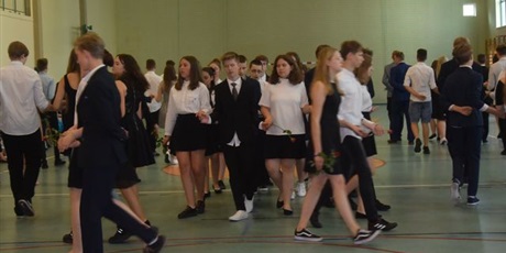 Powiększ grafikę: zakonczenie-roku-szkolnego-2018-2019-dla-klas-3-gimnazjum-i-8-klas-szkoly-podstawowej-80677.jpg
