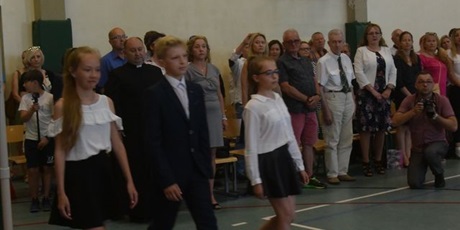 Powiększ grafikę: zakonczenie-roku-szkolnego-2018-2019-dla-klas-3-gimnazjum-i-8-klas-szkoly-podstawowej-80694.jpg