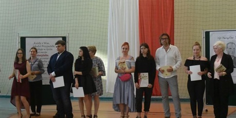 Powiększ grafikę: zakonczenie-roku-szkolnego-2018-2019-dla-klas-3-gimnazjum-i-8-klas-szkoly-podstawowej-80720.jpg