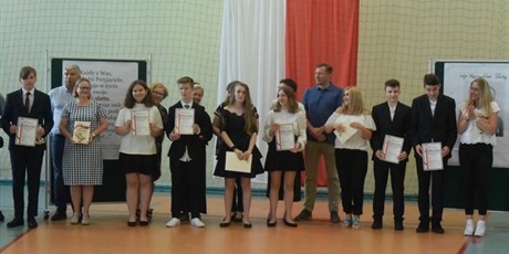 Powiększ grafikę: zakonczenie-roku-szkolnego-2018-2019-dla-klas-3-gimnazjum-i-8-klas-szkoly-podstawowej-80722.jpg