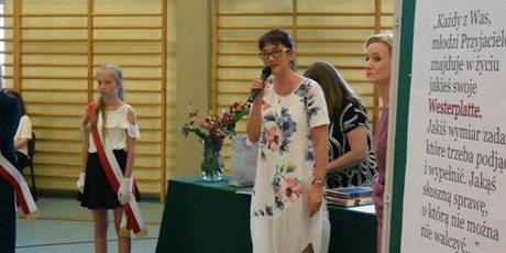 Powiększ grafikę: zakonczenie-roku-szkolnego-2018-2019-dla-klas-3-gimnazjum-i-8-klas-szkoly-podstawowej-80734.jpg