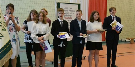Powiększ grafikę: zakonczenie-roku-szkolnego-2018-2019-dla-klas-3-gimnazjum-i-8-klas-szkoly-podstawowej-80739.jpg