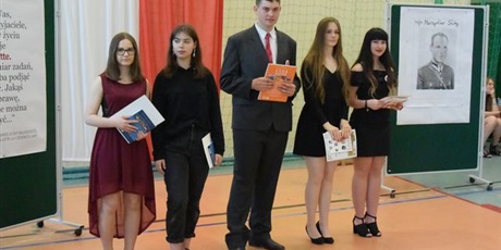 Powiększ grafikę: zakonczenie-roku-szkolnego-2018-2019-dla-klas-3-gimnazjum-i-8-klas-szkoly-podstawowej-80746.jpg
