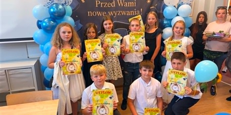 Powiększ grafikę: zakonczenie-roku-szkolnego-2025-2026-705651.jpg